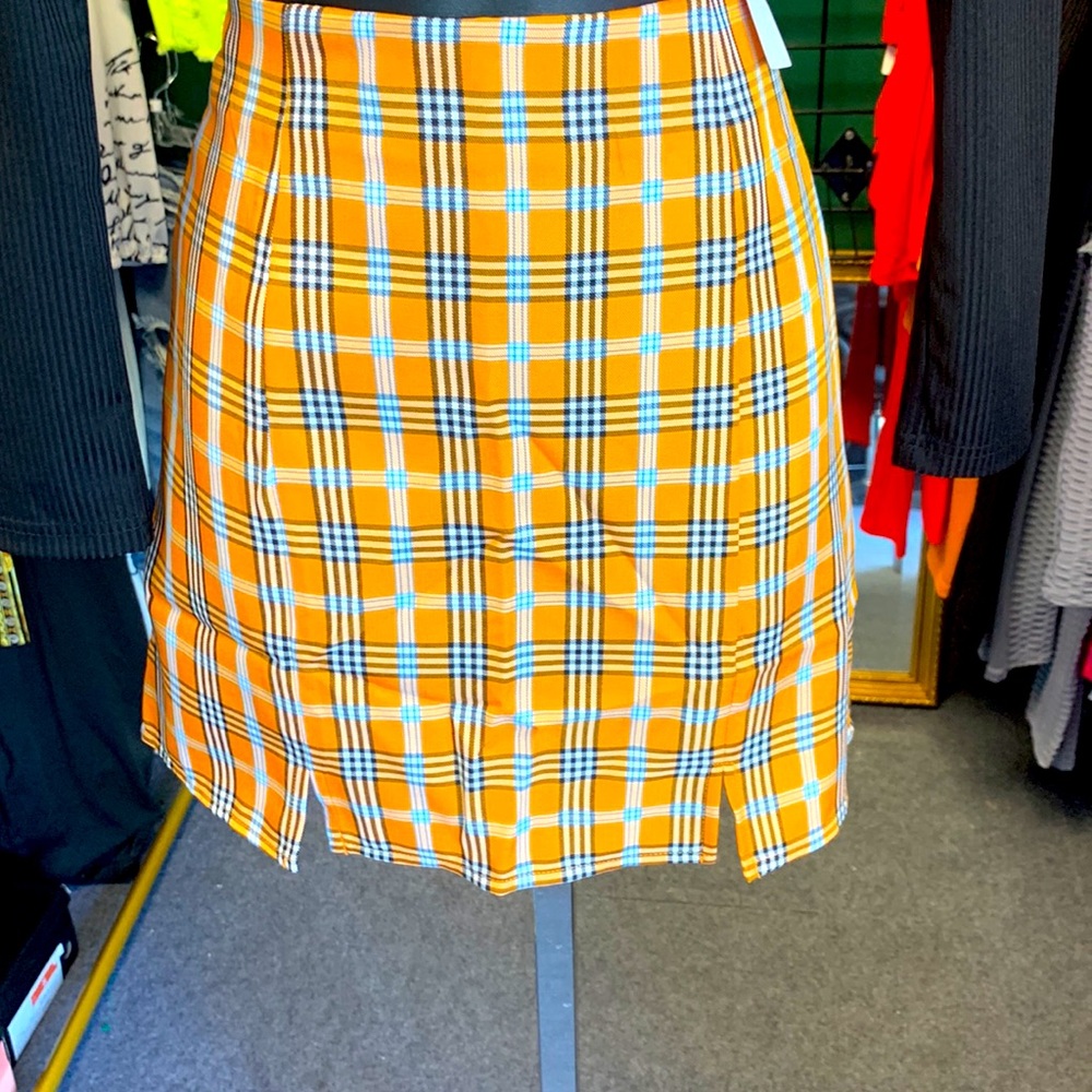 Graphic crop tee with skirt - Picture 2 of 3